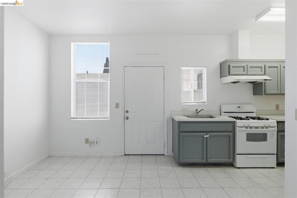 3302 California St Property Photo 8