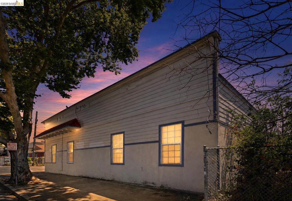 3302 California St Property Photo 21