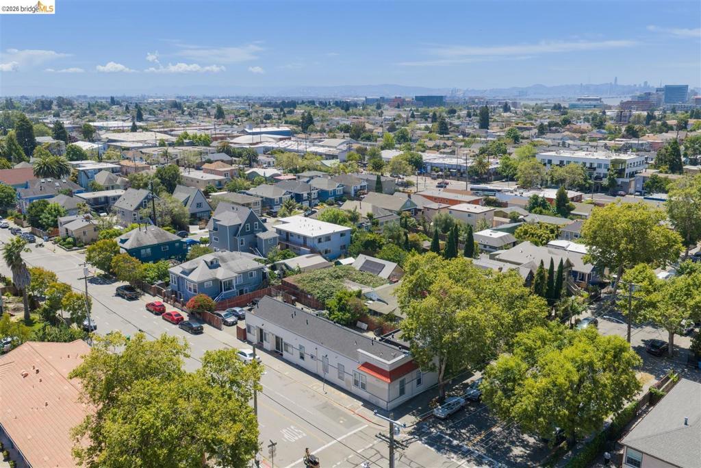 3302 California St Property Photo 28