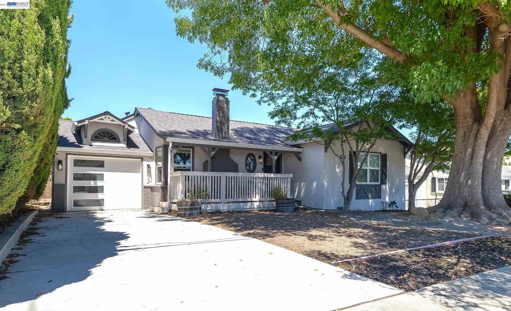 16004 Wellington Way Property Photo