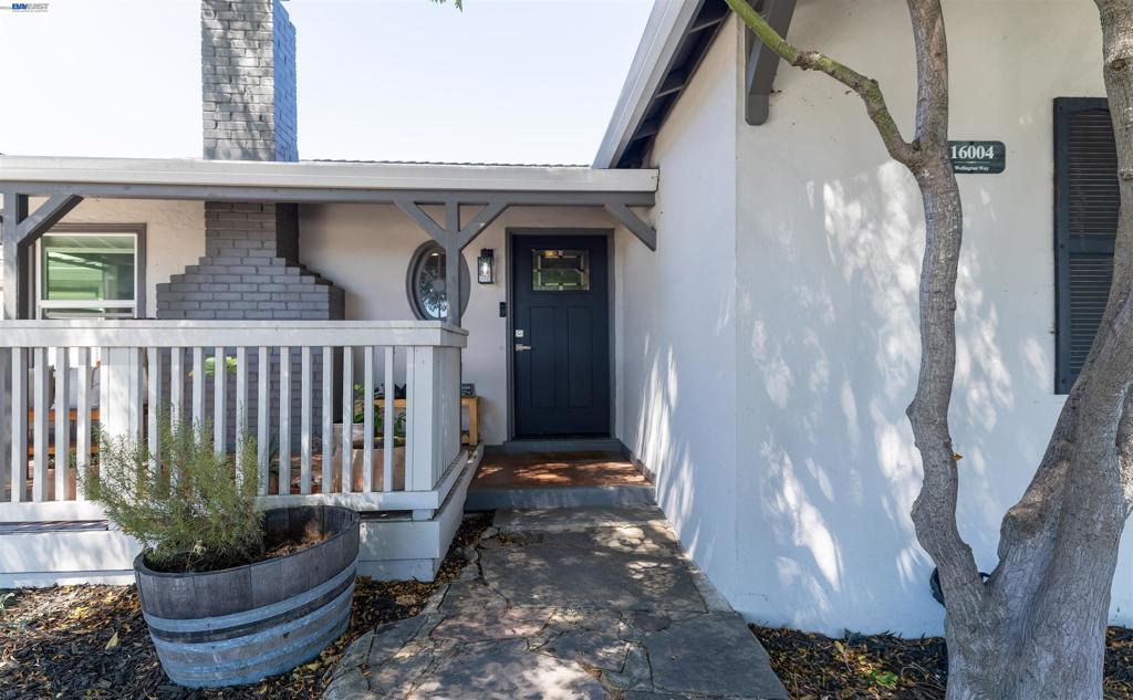 16004 Wellington Way Property Photo 4