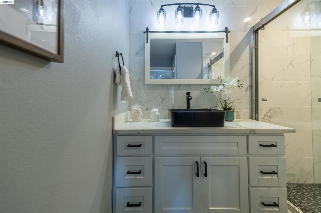 16004 Wellington Way Property Photo 24