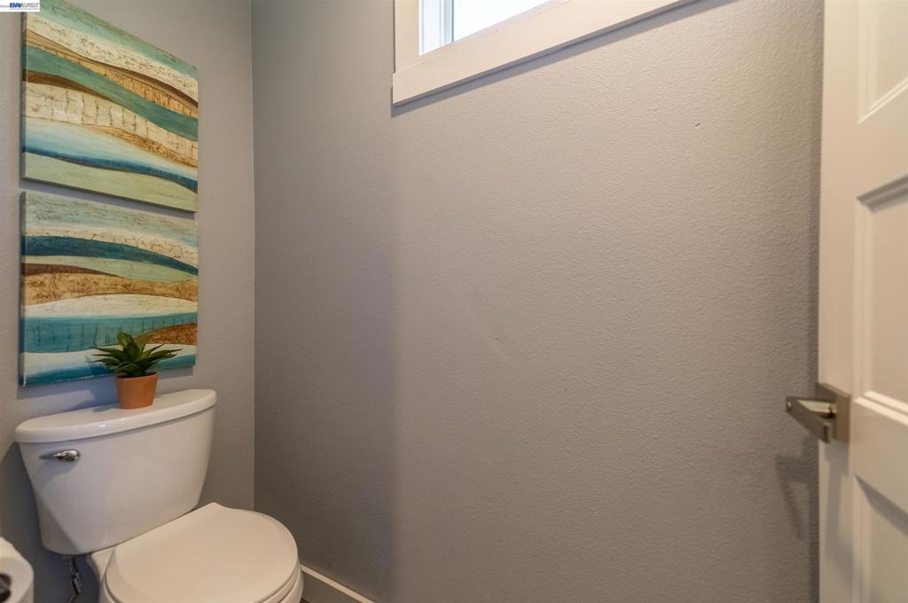 16004 Wellington Way Property Photo 33
