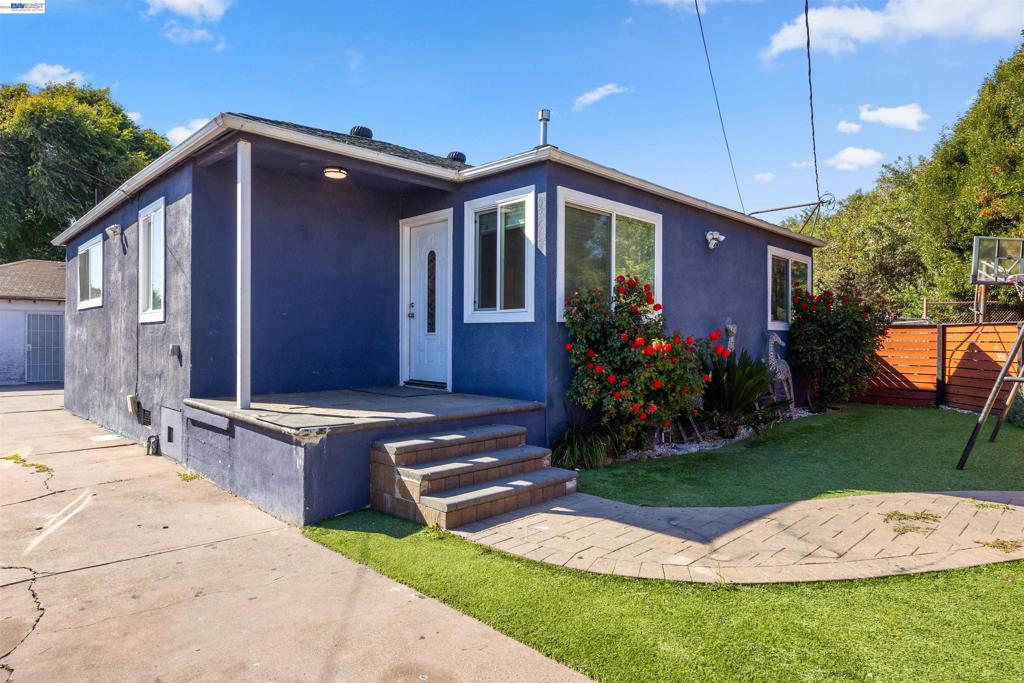 2909 21st Property Photo 1