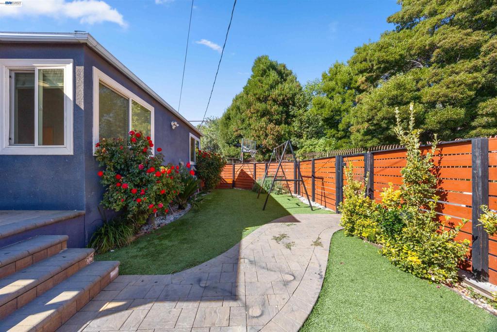 2909 21st Property Photo 2