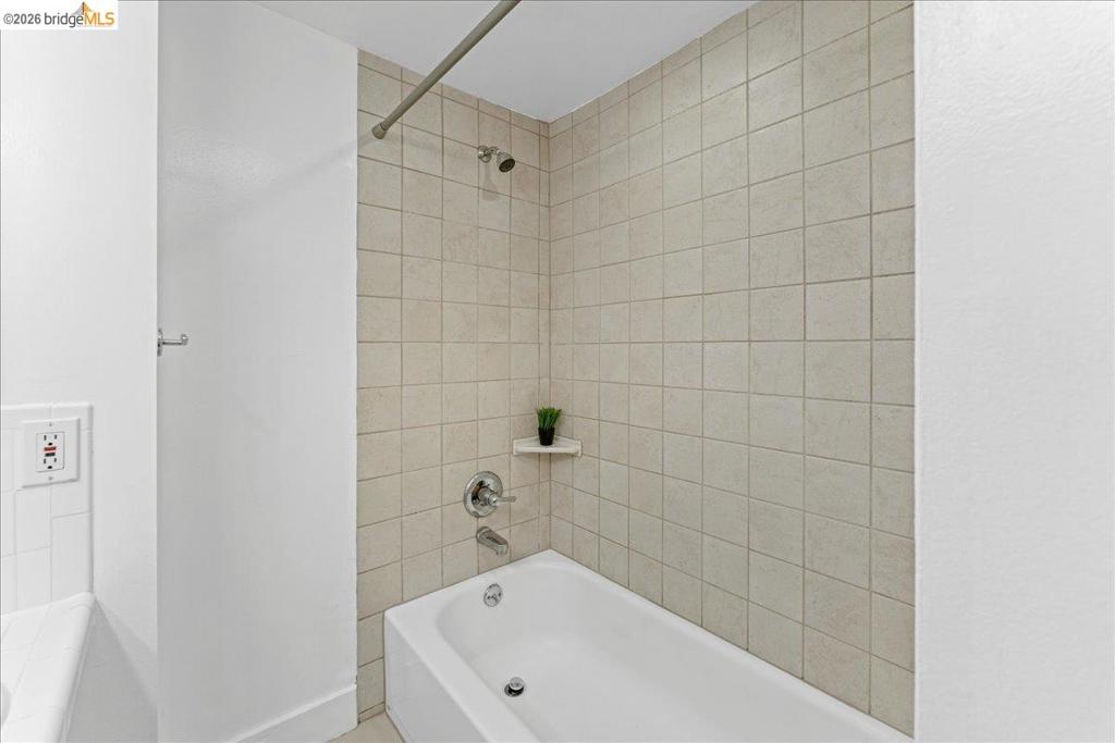 2725 Prince St. 10 Property Photo 17