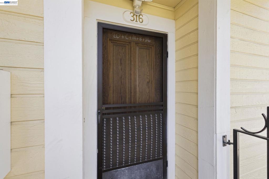 316 E 2nd St. Property Photo 5
