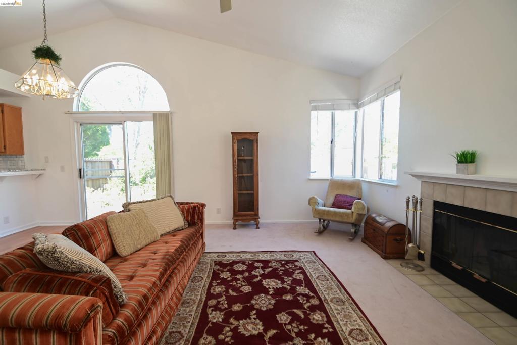 240 Seabury St. Property Photo 2