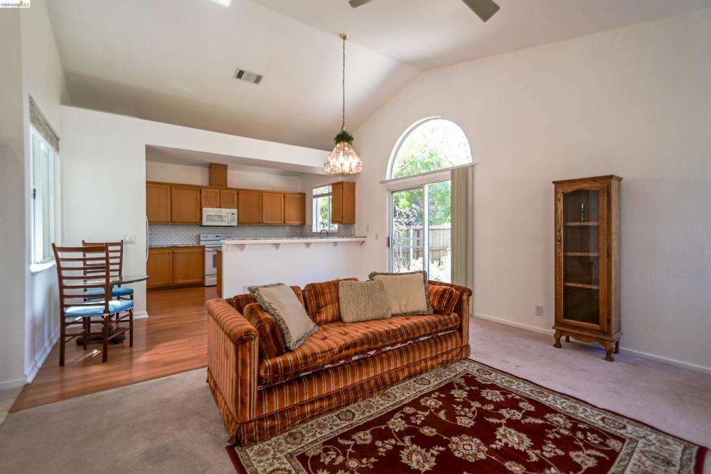 240 Seabury St. Property Photo 3