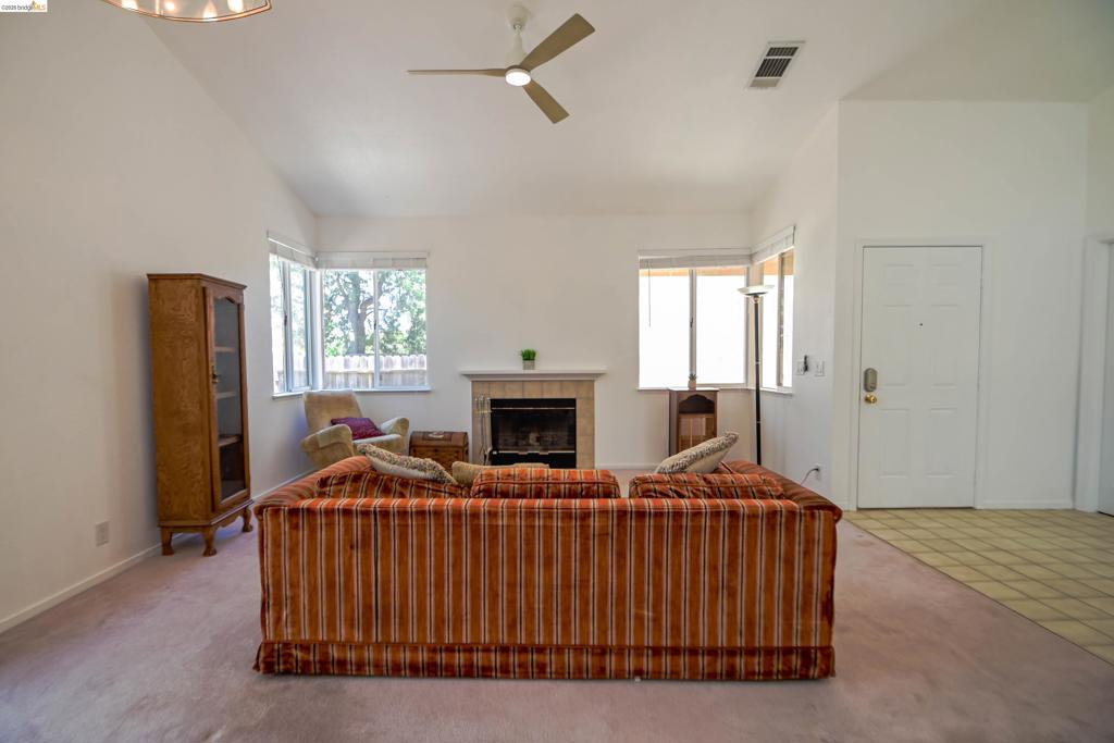 240 Seabury St. Property Photo 6