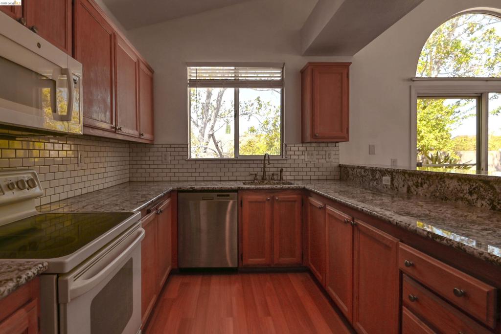 240 Seabury St. Property Photo 9