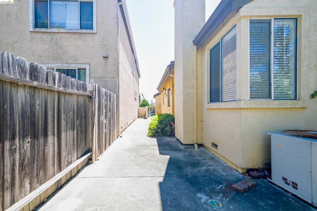 240 Seabury St. Property Photo 11