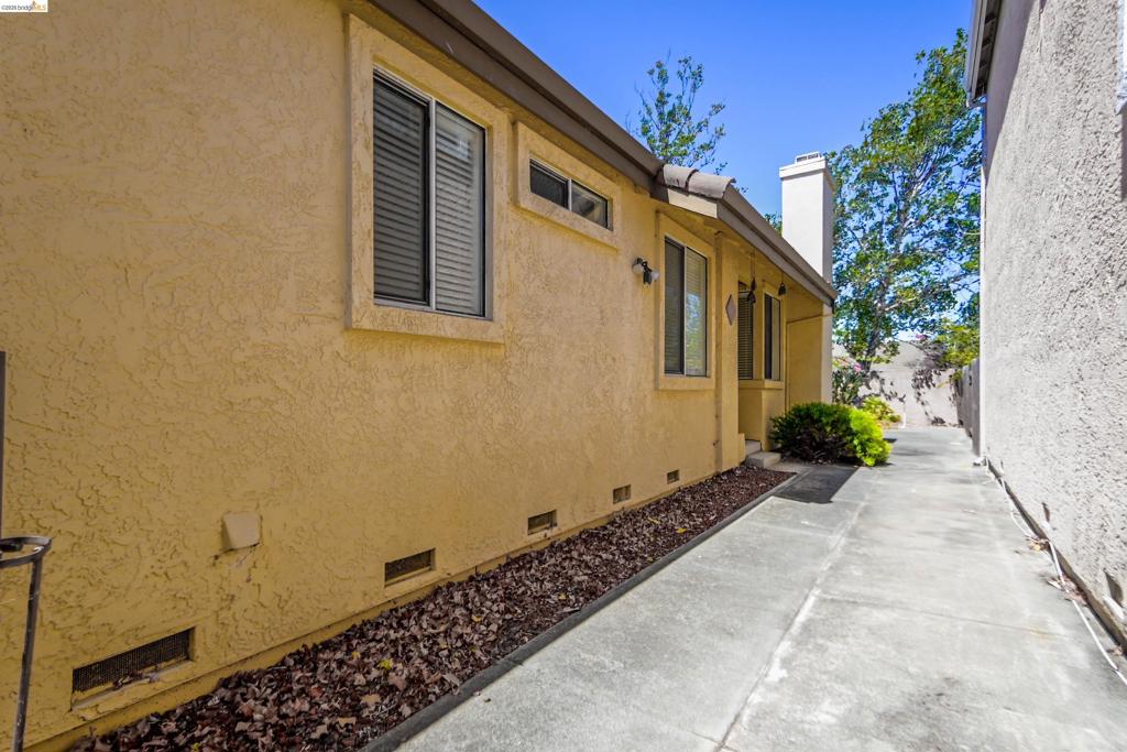 240 Seabury St. Property Photo 12