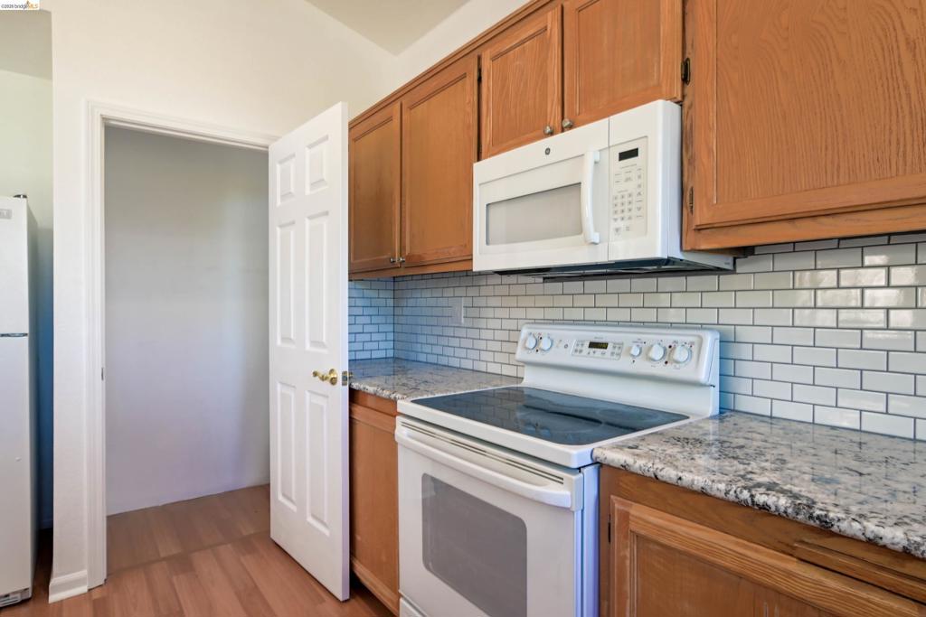 240 Seabury St. Property Photo 13