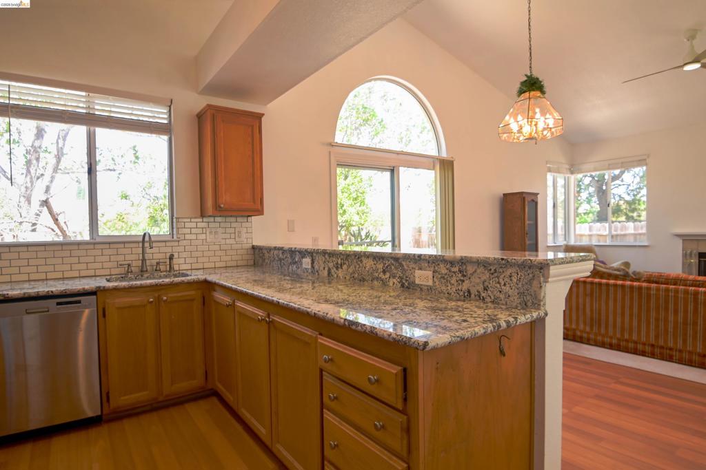 240 Seabury St. Property Photo 24