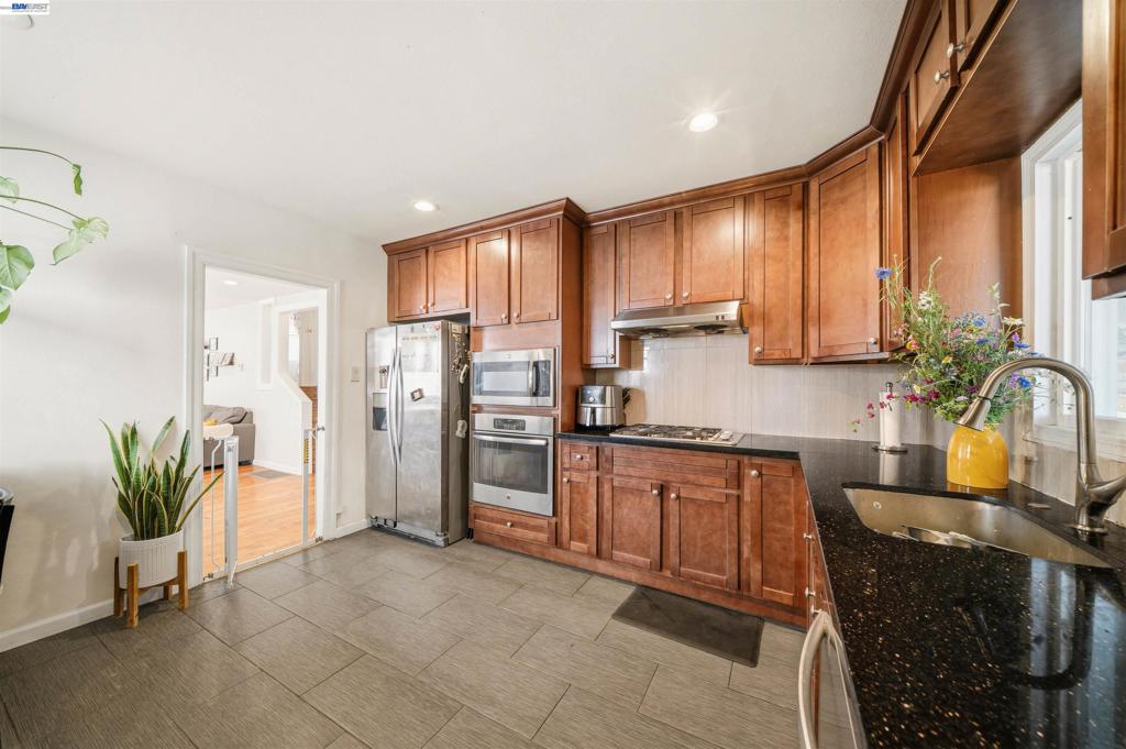 3229 Macarthur Blvd Property Photo 11