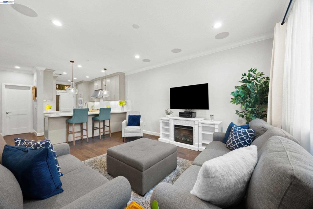 241 Fennel Way Property Photo 8