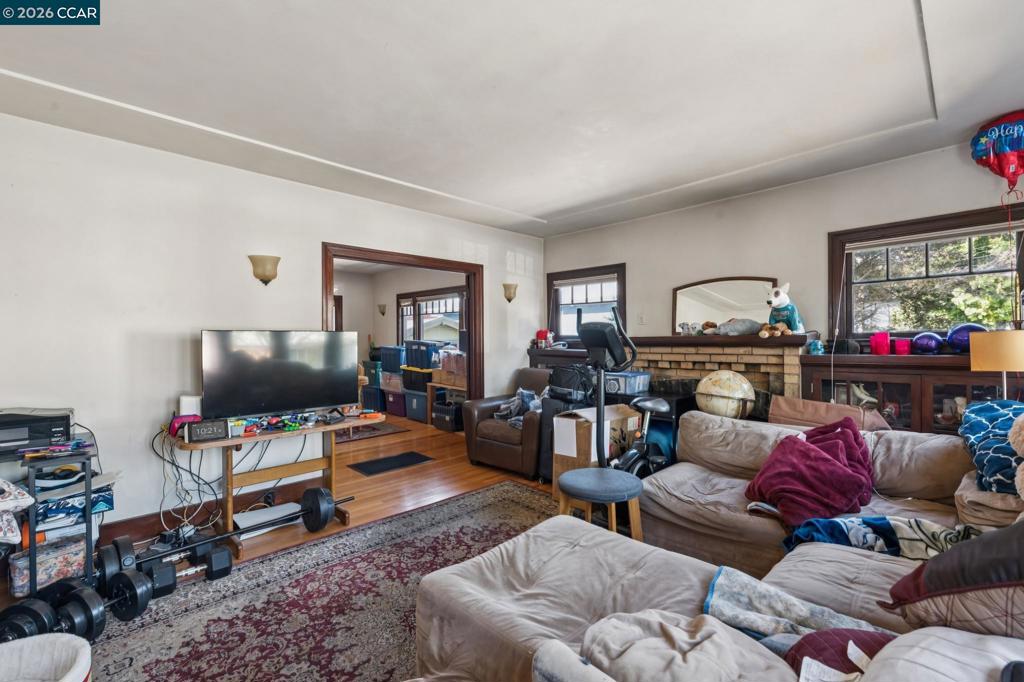 1242 Hopkins St. Property Photo 10