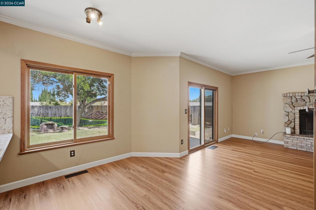 454 Bristol Ct Property Photo 16