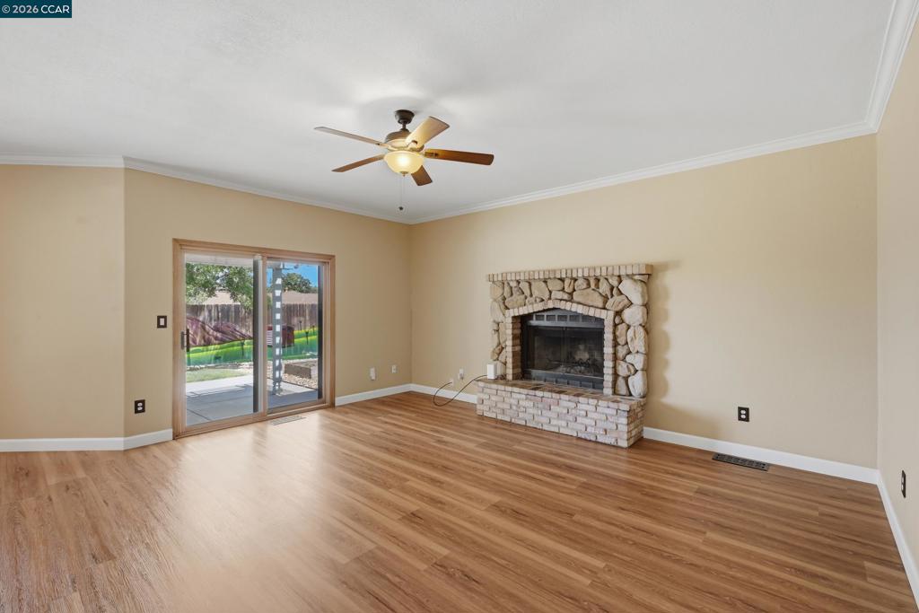 454 Bristol Ct Property Photo 18