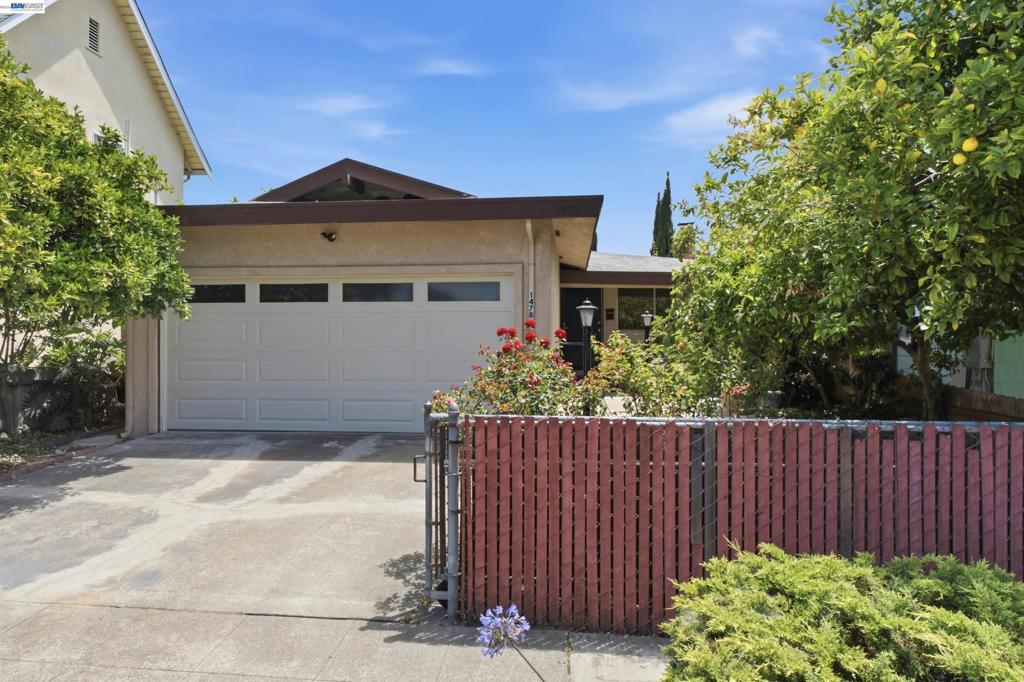 1478 Plaza Dr Property Photo 2