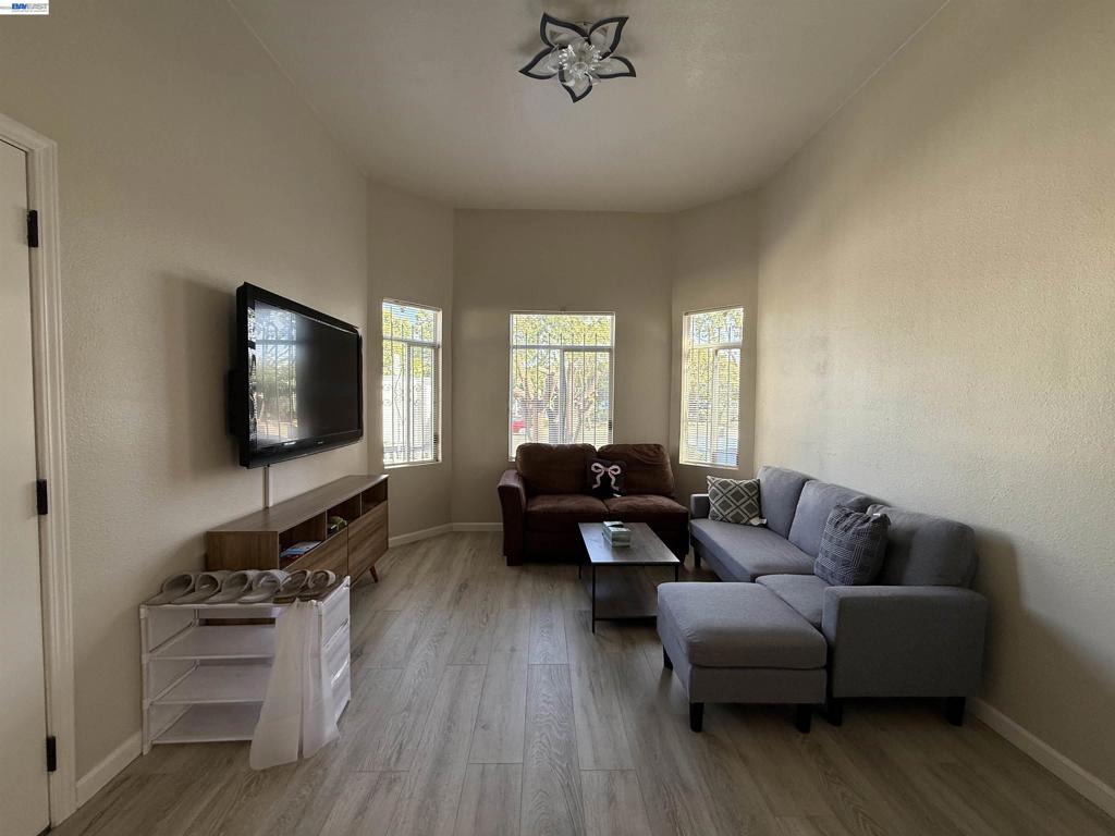 550 Marina Blvd Property Photo 5