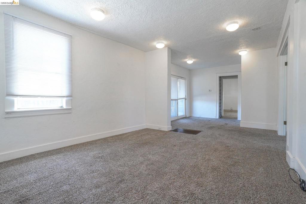 811 E 6th Street Property Photo 6