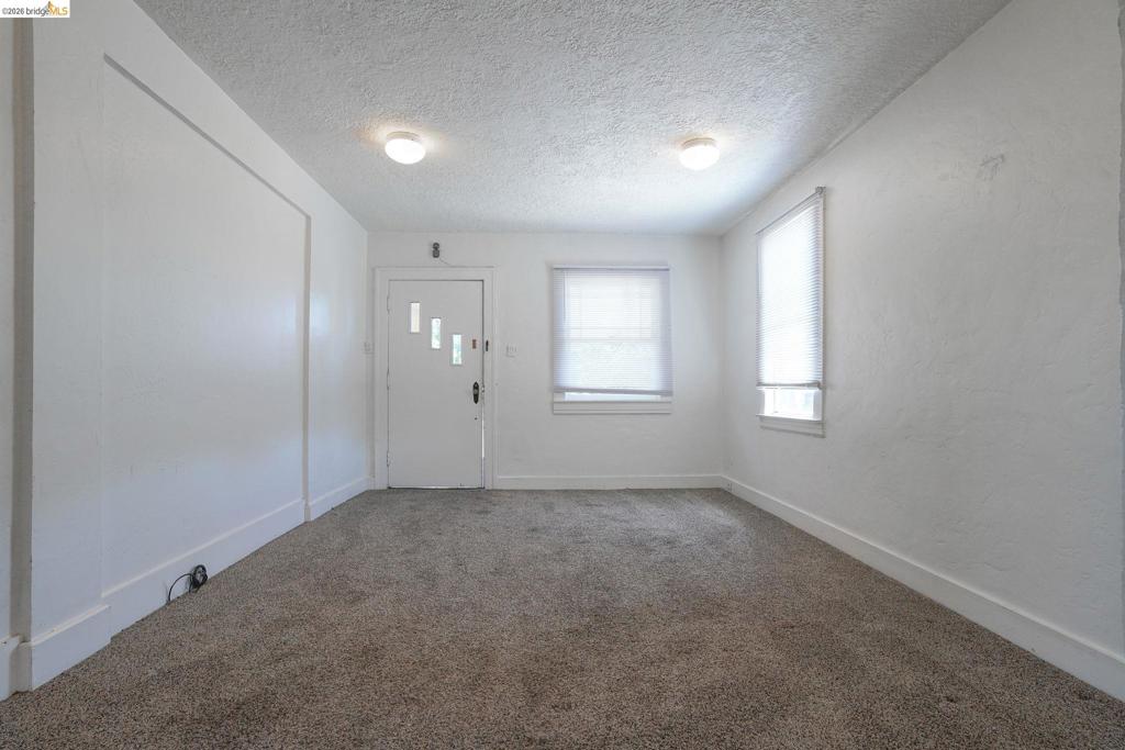 811 E 6th Street Property Photo 7