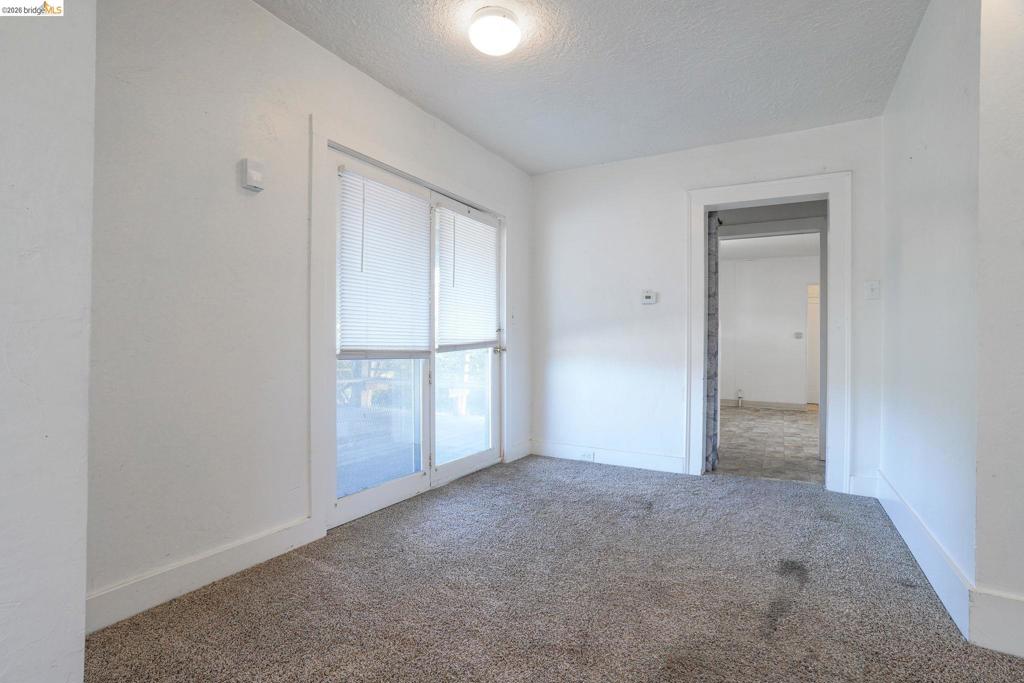 811 E 6th Street Property Photo 8
