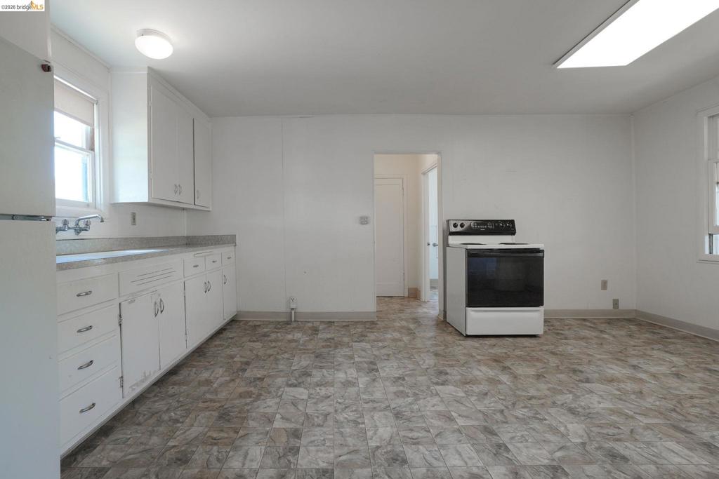 811 E 6th Street Property Photo 9