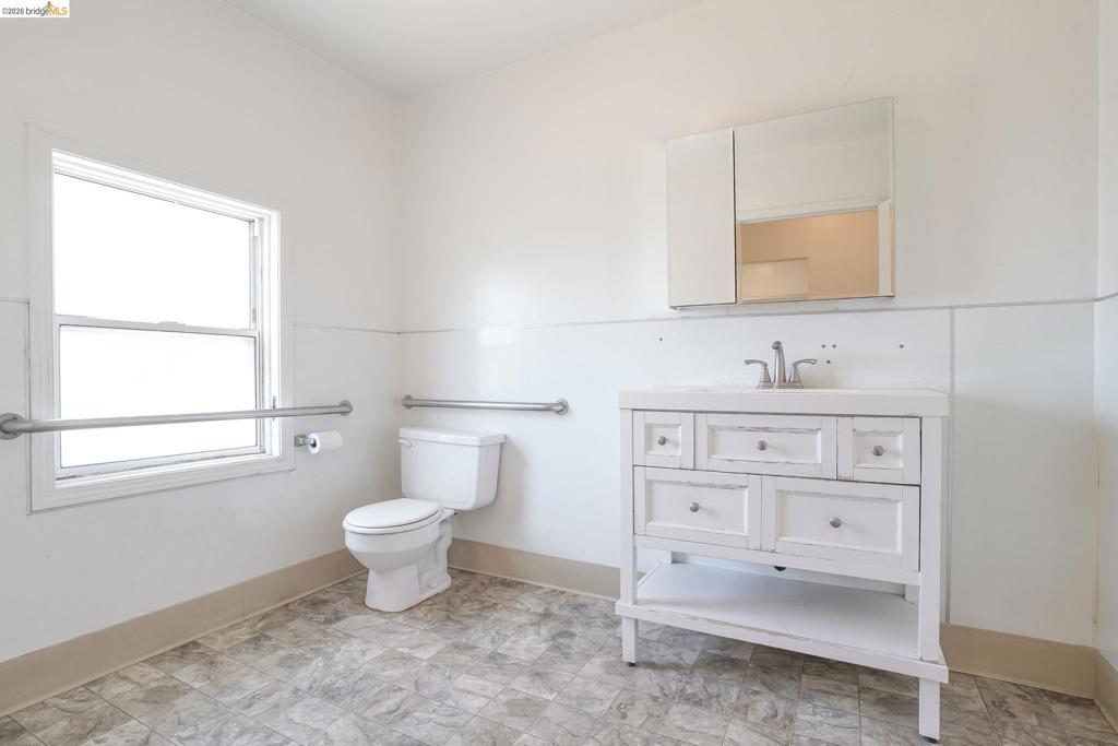 811 E 6th Street Property Photo 16
