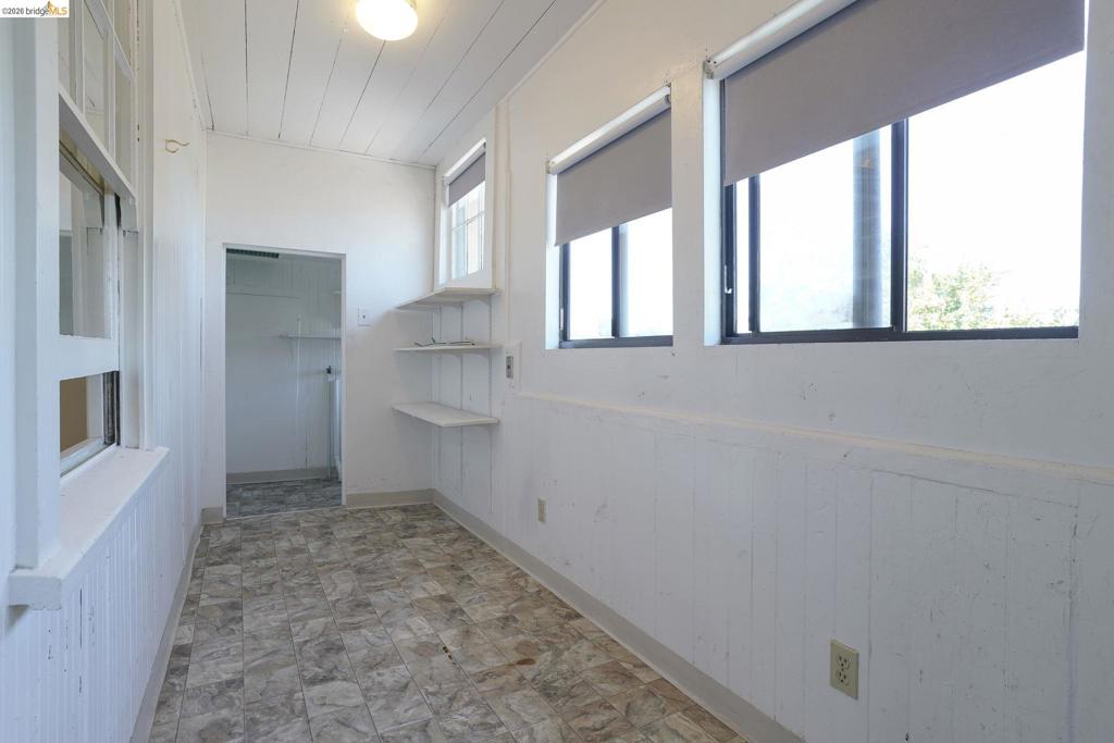 811 E 6th Street Property Photo 18