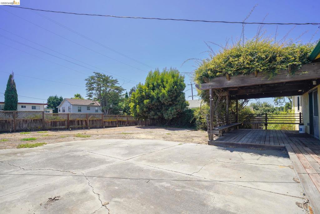 811 E 6th Street Property Photo 25
