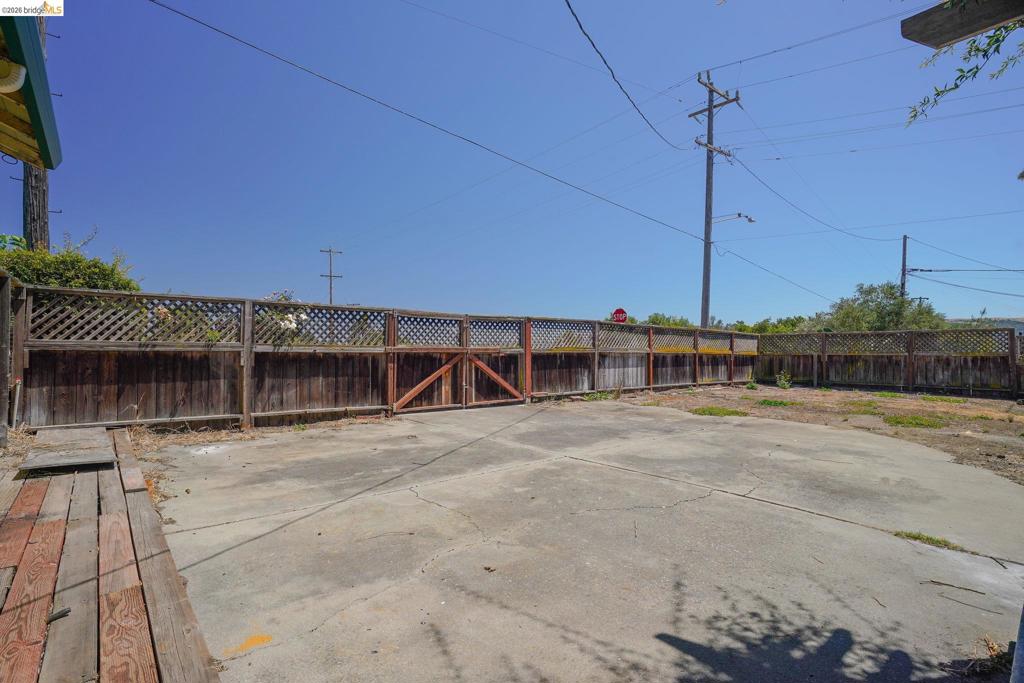 811 E 6th Street Property Photo 28