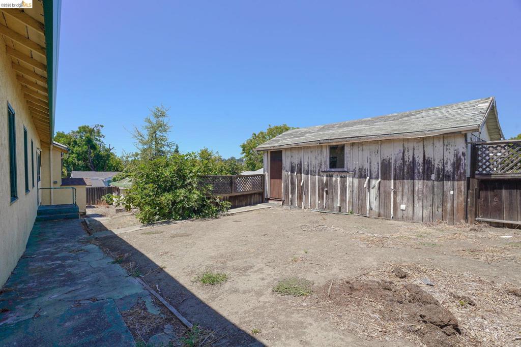 811 E 6th Street Property Photo 31