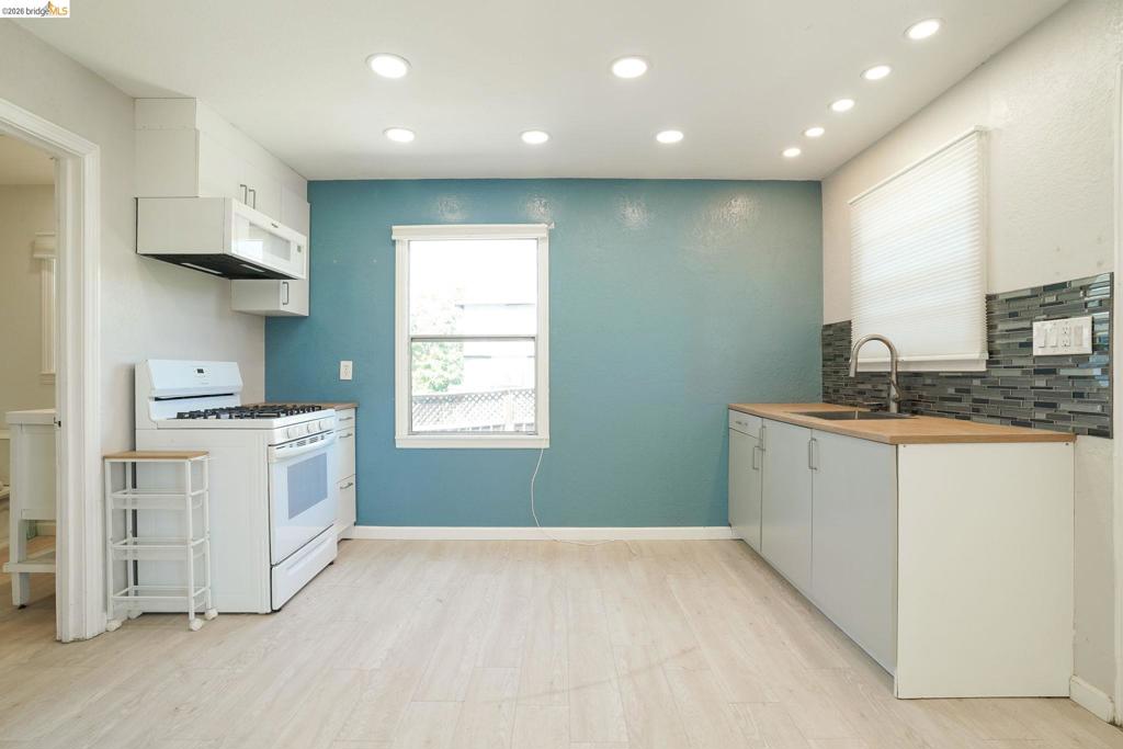 811 E 6th Street Property Photo 35