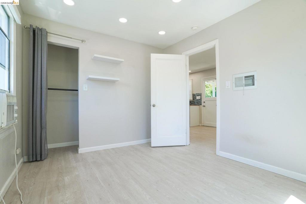 811 E 6th Street Property Photo 40
