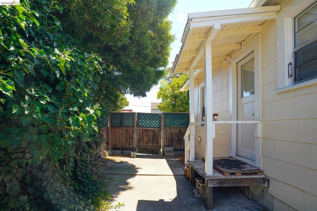 811 E 6th Street Property Photo 42