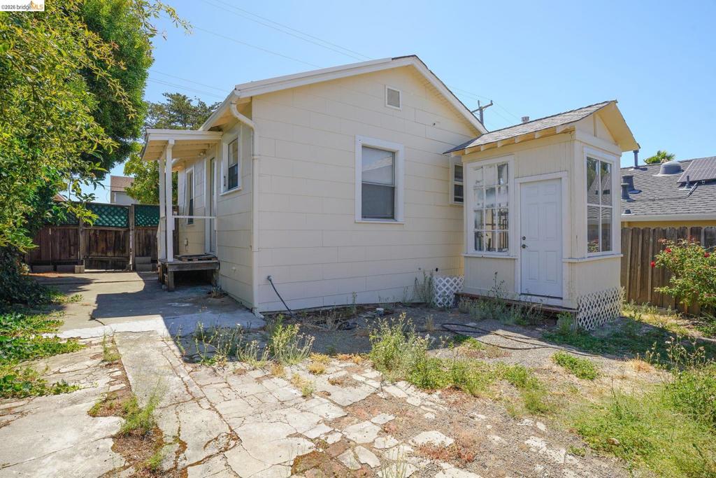 811 E 6th Street Property Photo 43