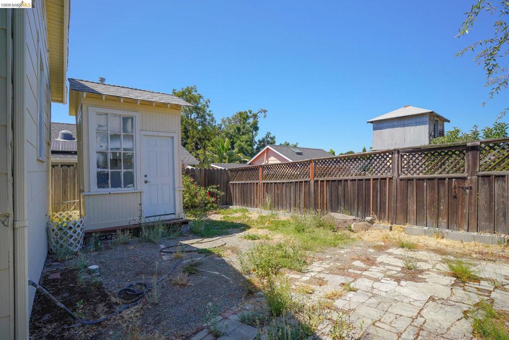 811 E 6th Street Property Photo 44