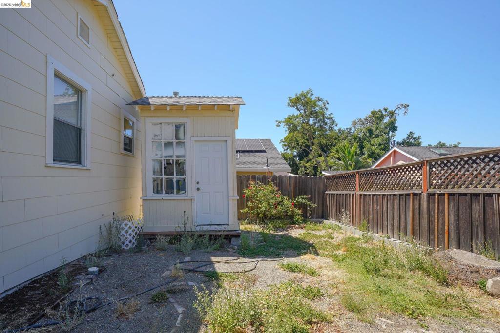 811 E 6th Street Property Photo 45