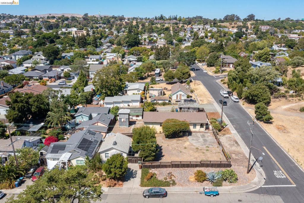 811 E 6th Street Property Photo 50