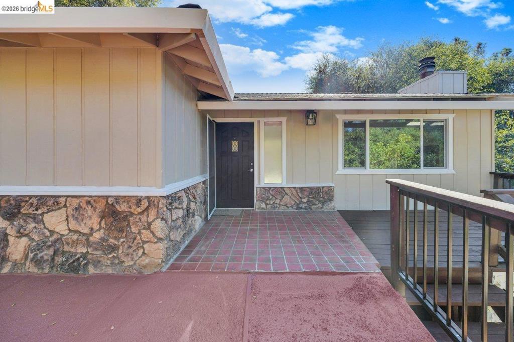 19264 Rockridge Way Property Photo 1