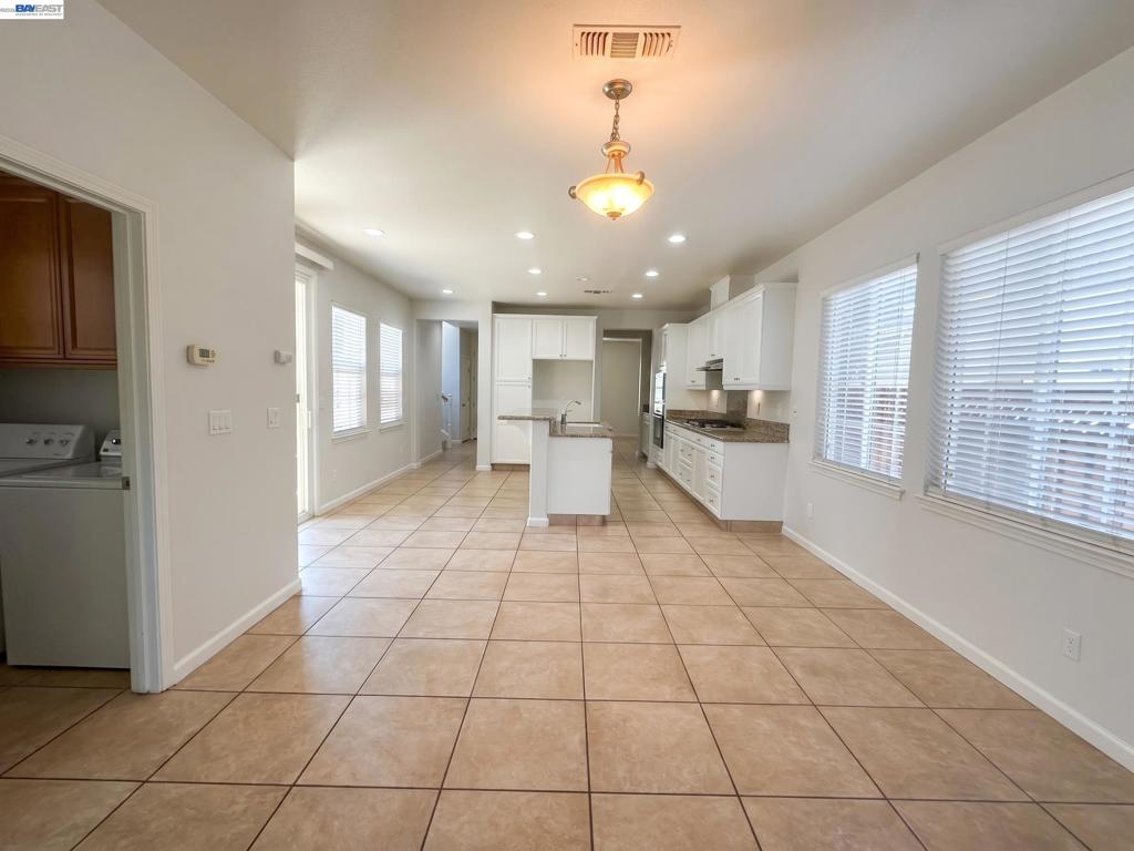 60 S Pacifico St Property Photo 12