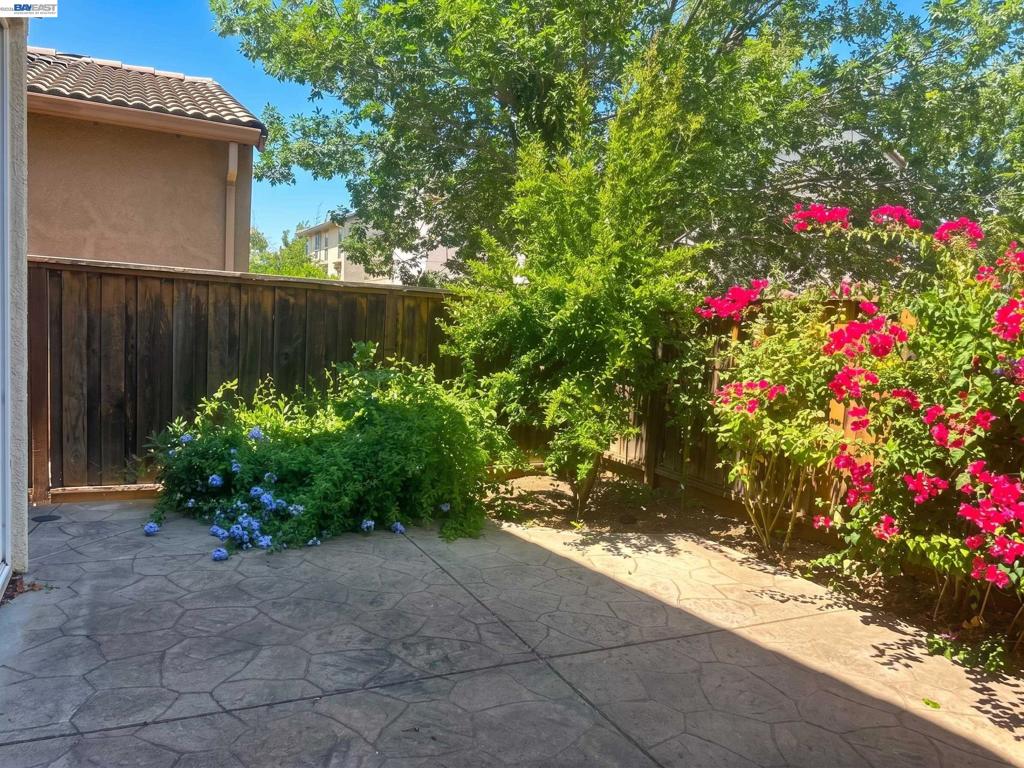 60 S Pacifico St Property Photo 20