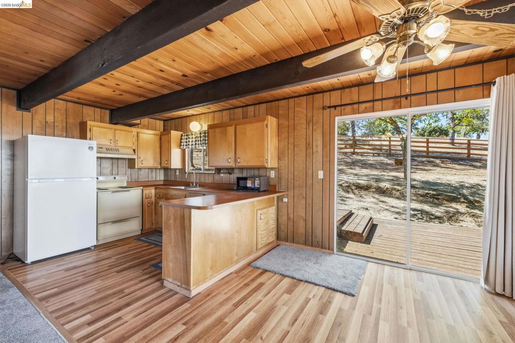 13575 Colina Way Property Photo 8