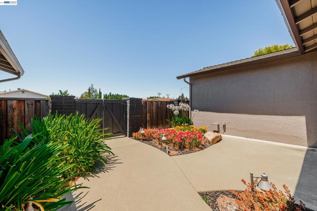 4601 Wilson Ln Property Photo 5