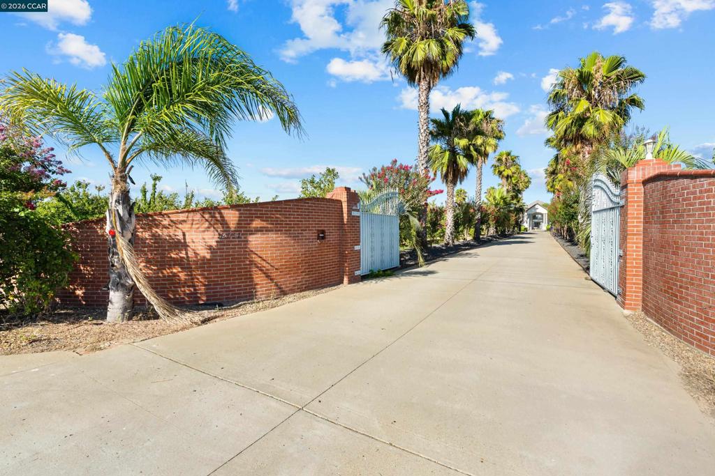 12732 N West Ln Property Photo 11