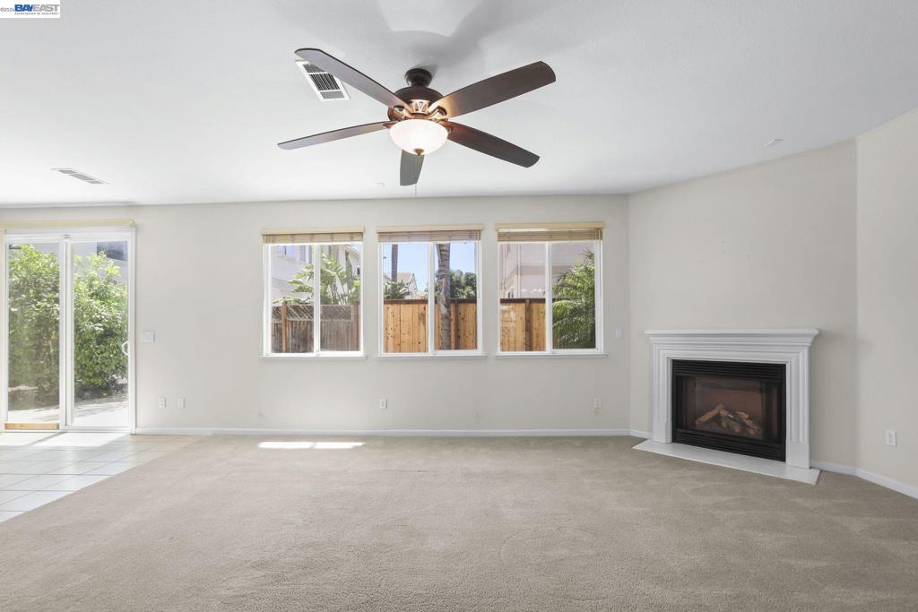 2472 Grant St Property Photo 6