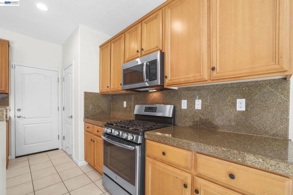 2472 Grant St Property Photo 12